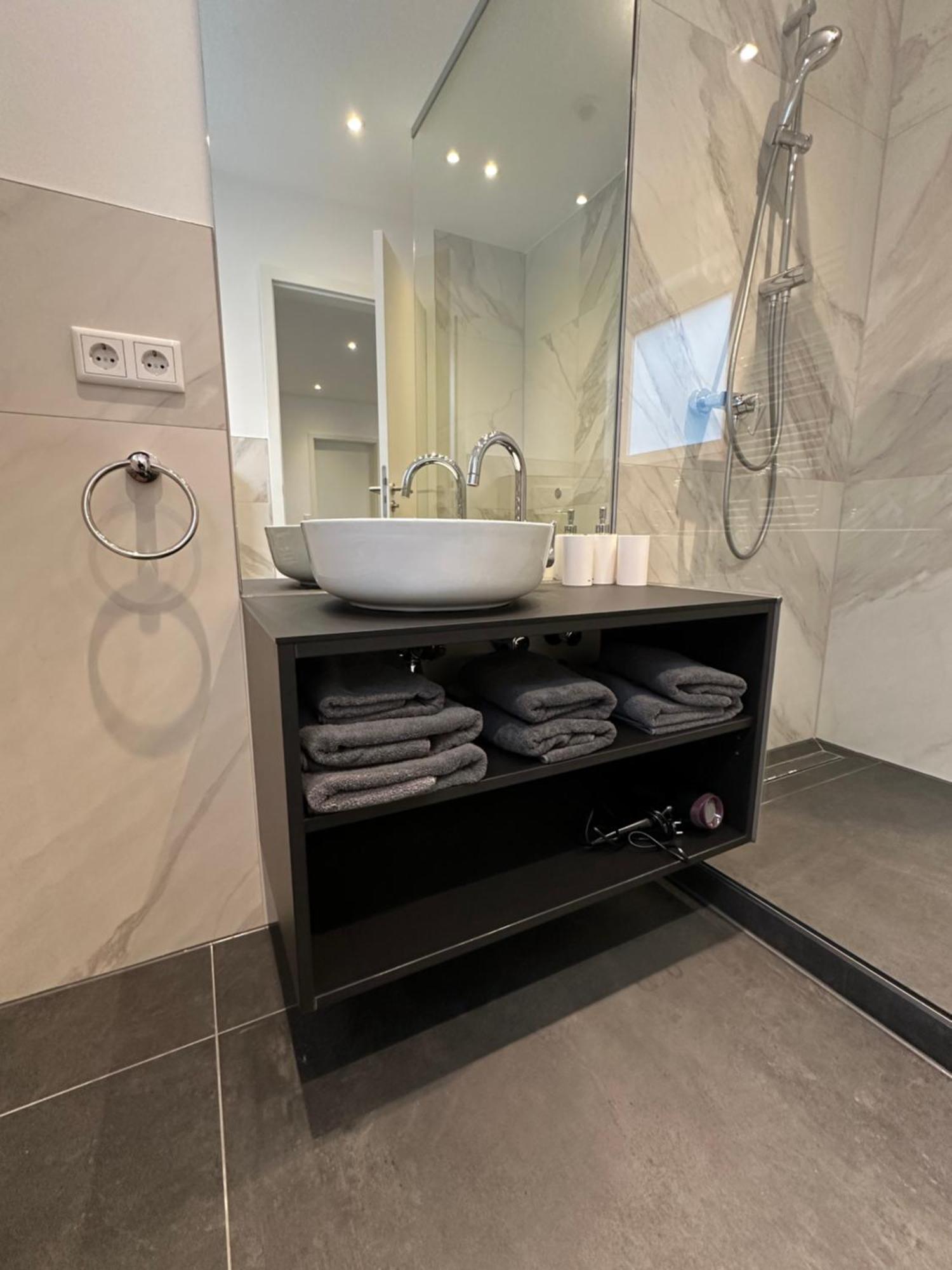 5-living Apartment